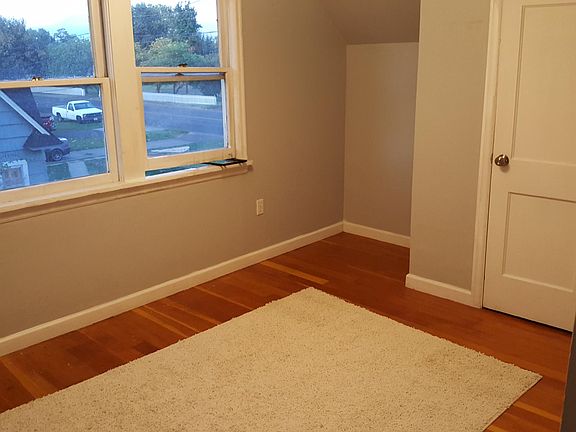4th image of 405 N College Ave #1