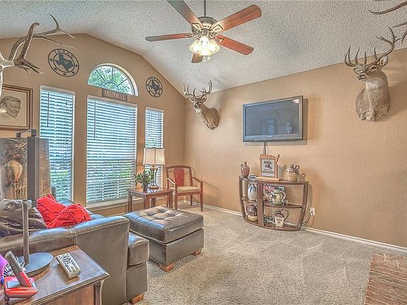 4th image of 11 Fern Oak Ct
