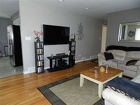 3rd image of 32735 Sandra Ln