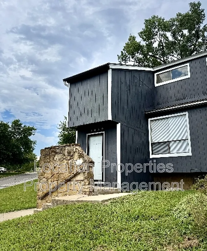 3 bed, 2.0 bath, 1665 sqft, $1,695 — Photo 1