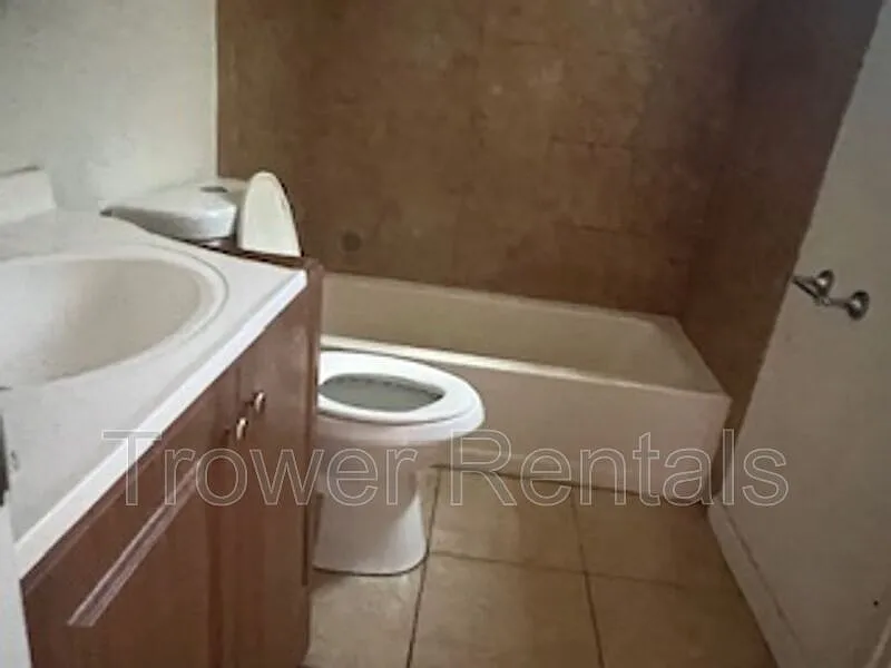 2 bed, 1.0 bath, 840 sqft, $800 — Photo 3