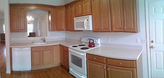 Panaramic view of the kitchen.