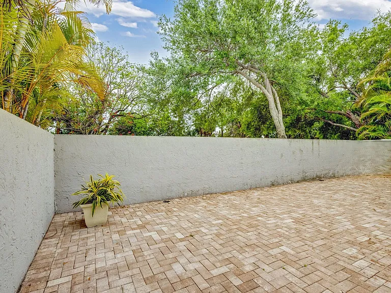 7 Wyndham Ln — Photo 38