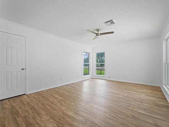5th image of 606 Meadowlawn St