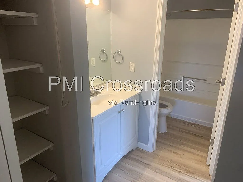 2 bed, 1.0 bath, 765 sqft, $1,054 — Photo 4