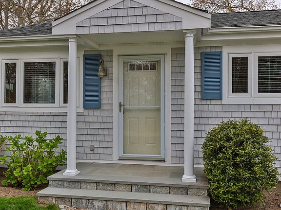 5th image of 54 Iroquois Street