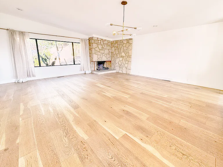 1133 Berkeley Dr — Photo 2