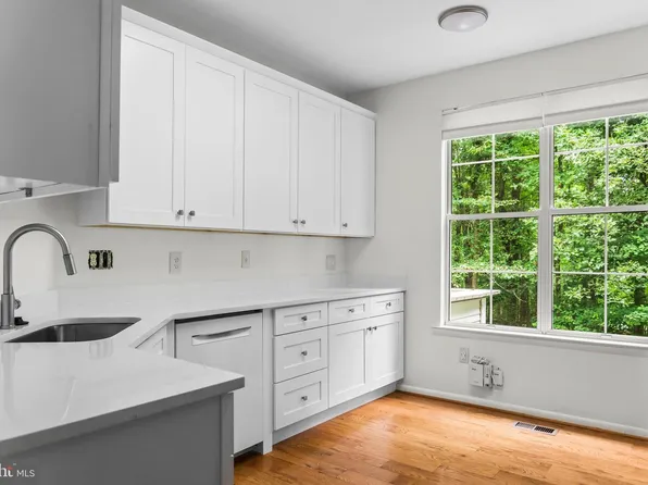 10356 Royal Woods Ct, Gaithersburg, MD 20886