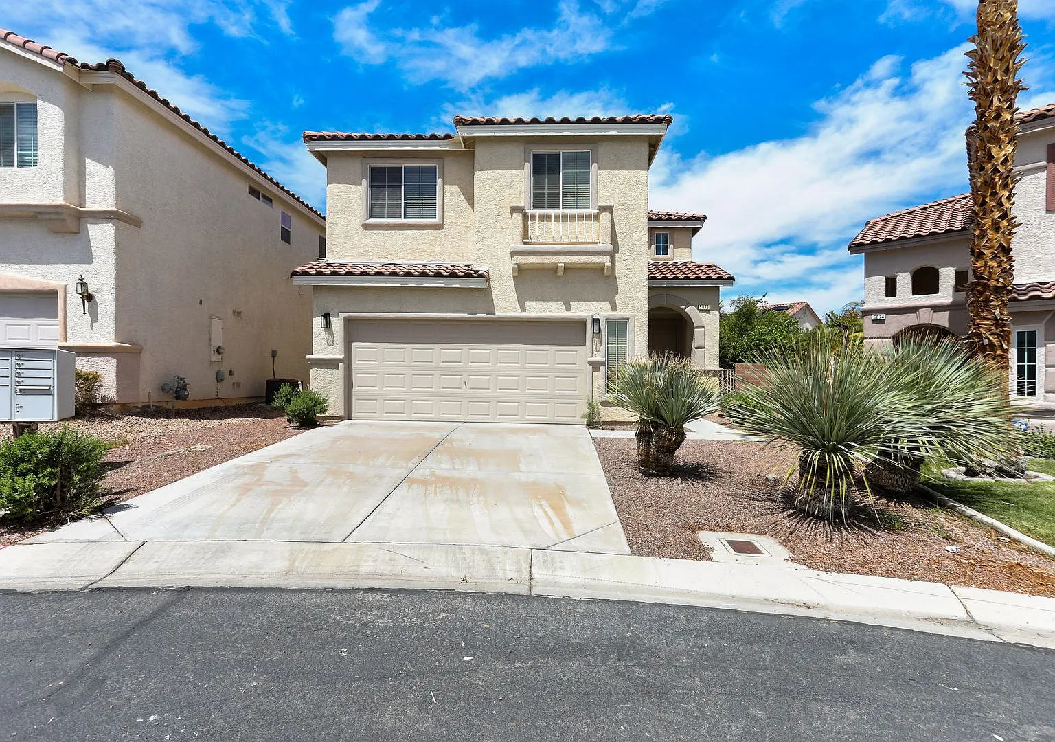 Beautiful Southwest Vegas 3 Bedroom Home — Photo 1