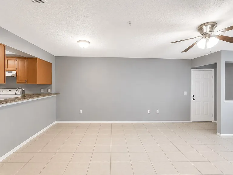 112 Reserve Cir #100 — Photo 4