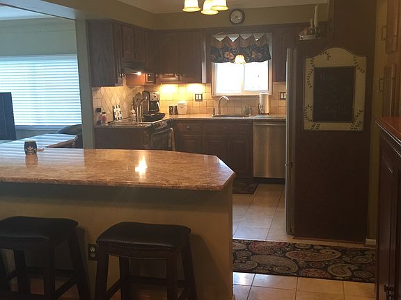 2nd image of 817 Woods Ln