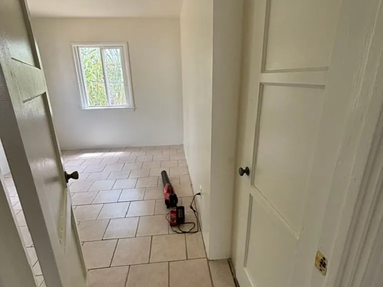 918 W Hays St — Photo 13