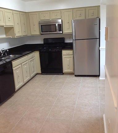 3rd image of 7703 Hiawatha Ln