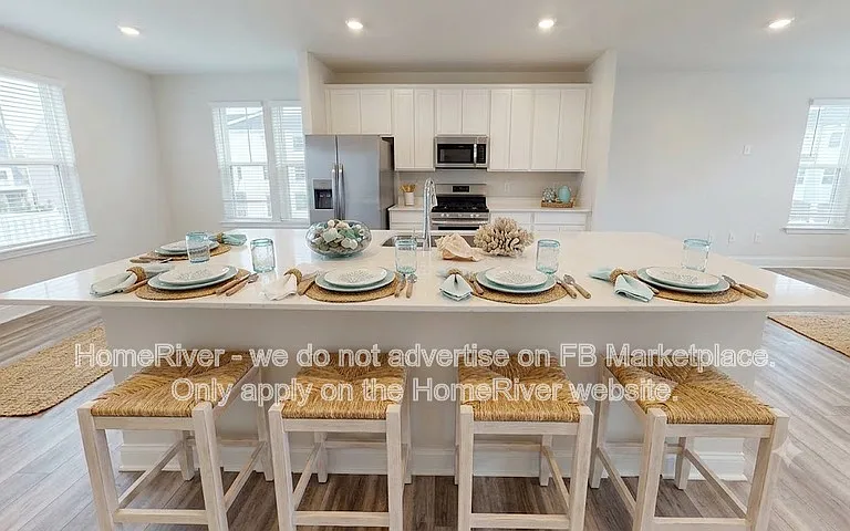 1419 Lake Geneva Dr — Photo 1