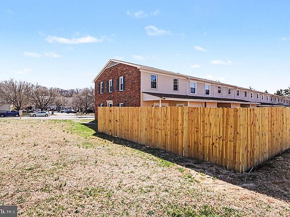 4th image of 1619 Meadow Dr