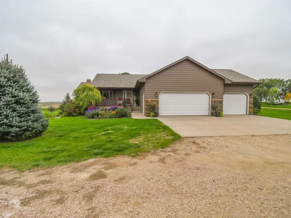 45223 Trystan Ct, Canistota, SD 57012