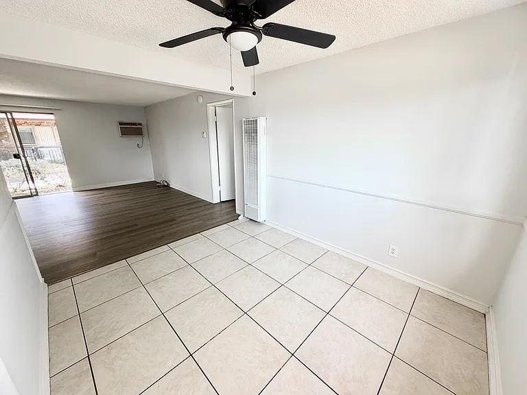 585 W Sierra Madre Blvd — Photo 21