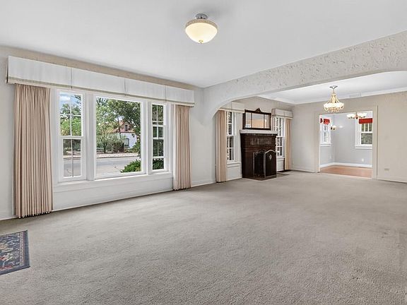 4th image of 318 Polk St