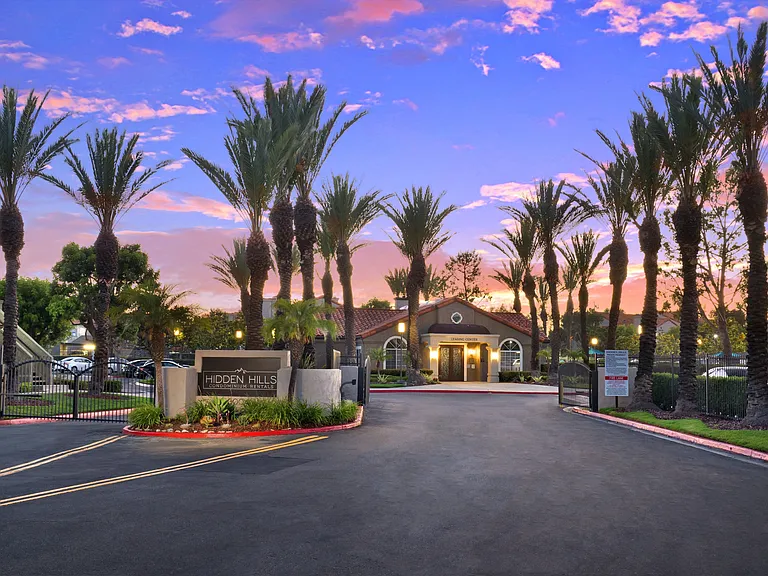 Hidden Hills Condominium Rentals — Photo 21