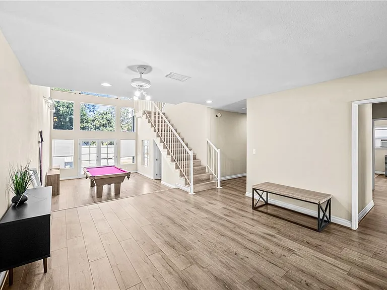 542 N Waverly St — Photo 9