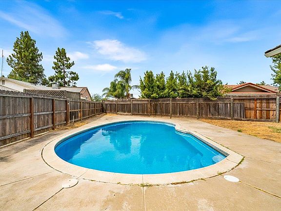 2nd image of 1484 Midland Ct
