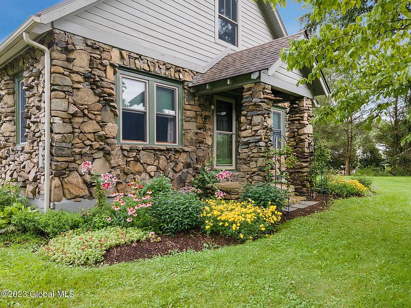 4th image of 524 N Nassau Road