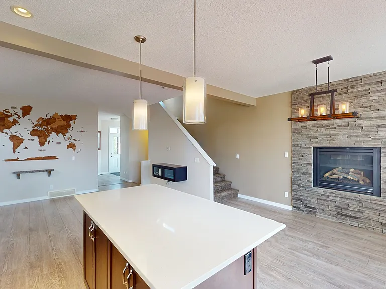 338 River Heights Cres — Photo 2