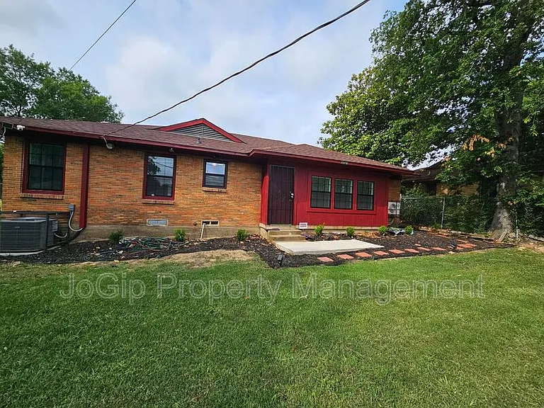 2023 E Illinois Ave — Photo 2