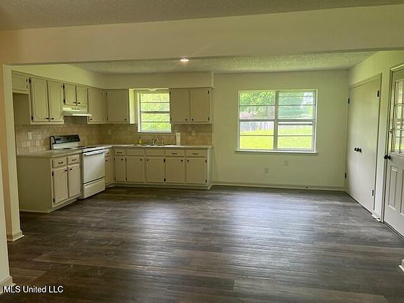 5th image of 5951 Adams Cir