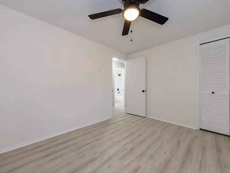 8752 S Spring Valley Park Dr — Photo 16