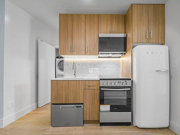 2nd image of 236 W 15th St #2