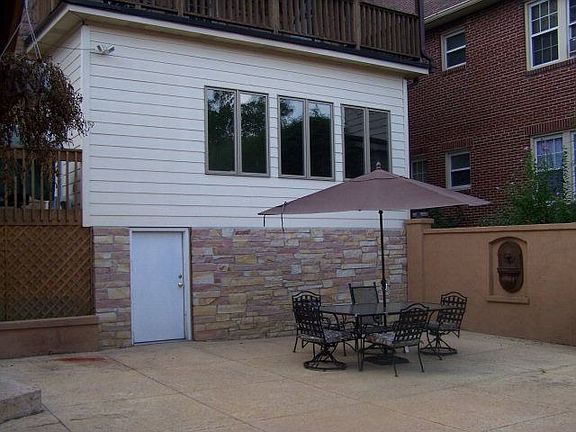 4th image of 525 Woodlawn Ave