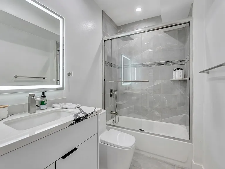MH 546 N Harvard Blvd — Photo 13