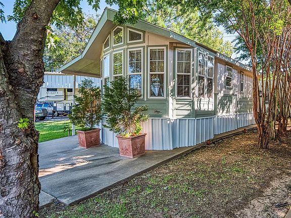 3rd image of 510 Brazos Harbor Cir