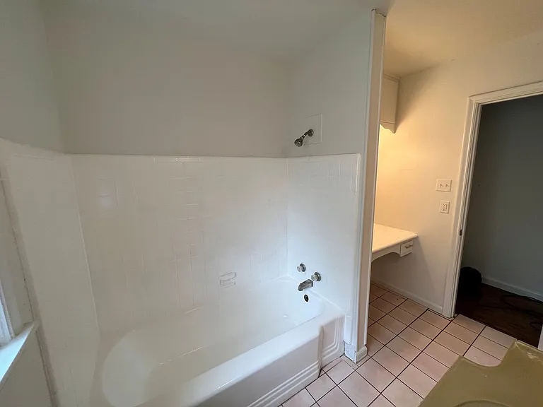 1007 E 49th St — Photo 14