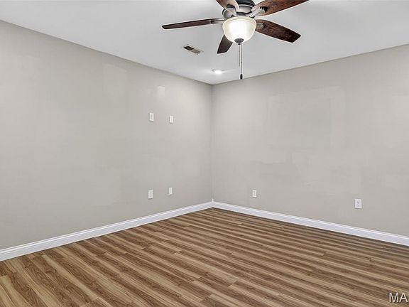 3rd image of 1402 Krei Ave