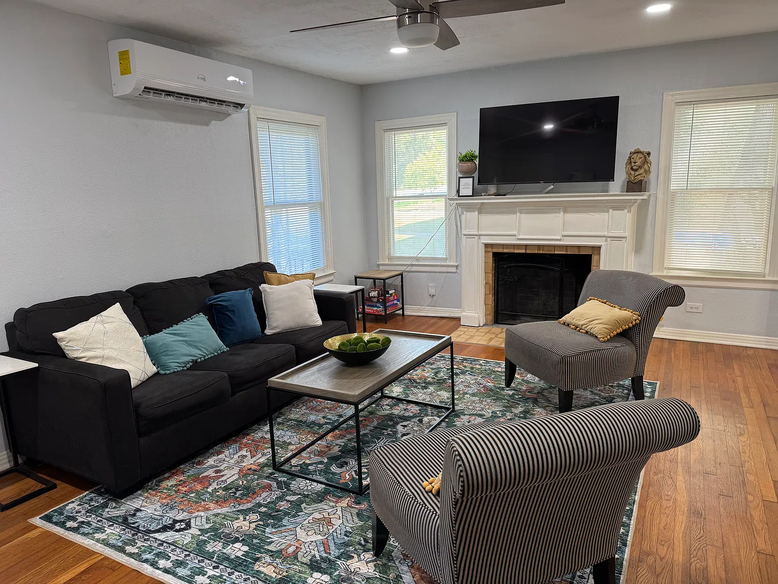 2 bed, 1.5 bath, 1400 sqft, $2,550 — Photo 2