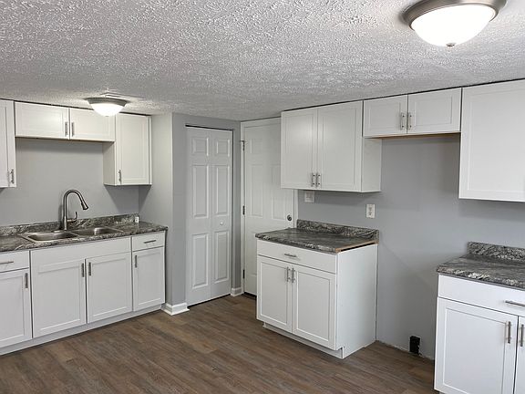 5th image of 863 Woodrow Ave