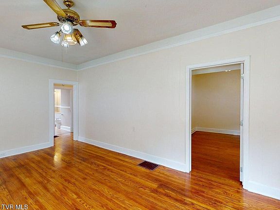 4th image of 508 N Irish St