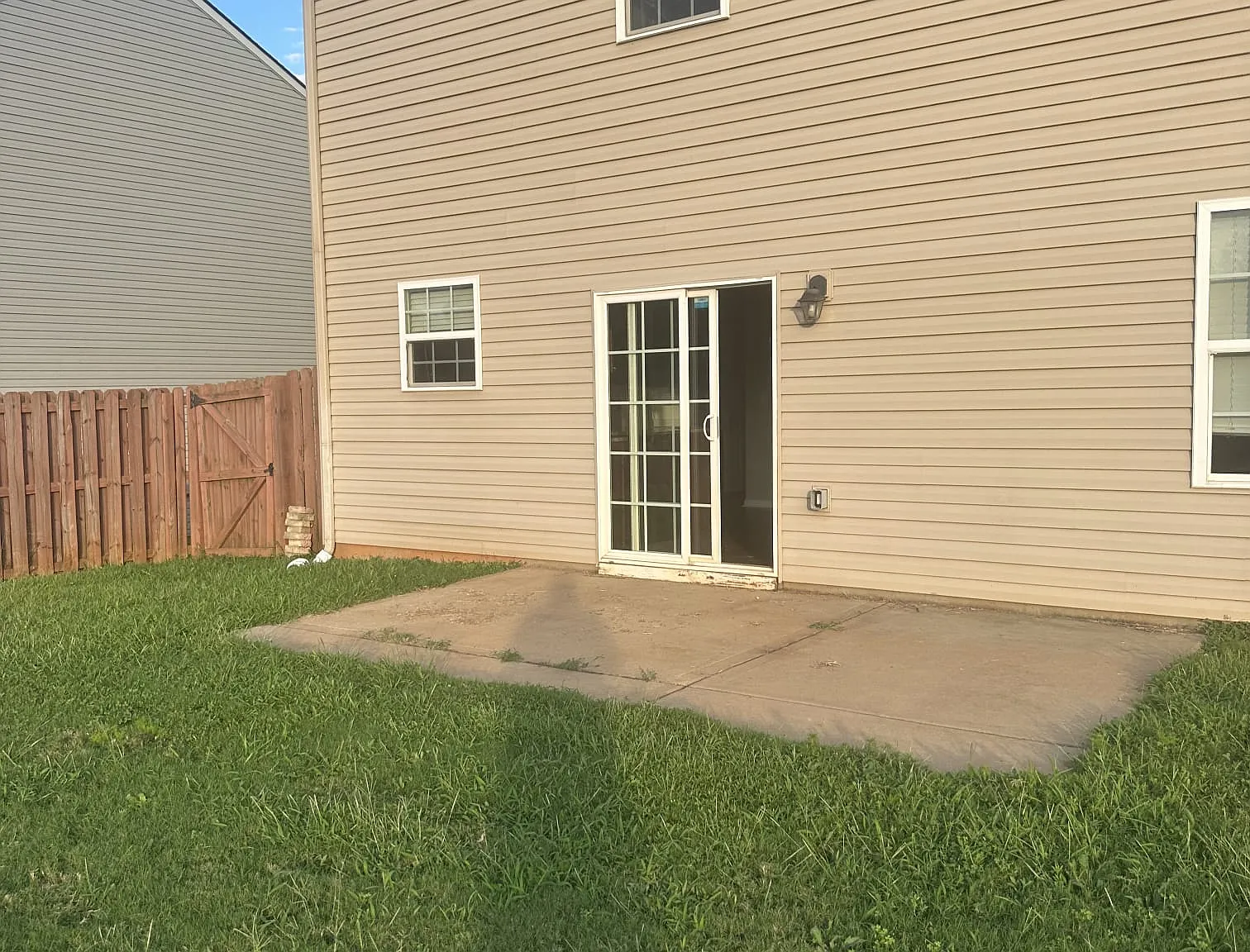 4 bed, 2.5 bath, 2287 sqft, $1,900 — Photo 3