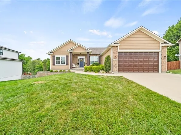 1209 Ridge Tree Ln, Pleasant Hill, MO 64080