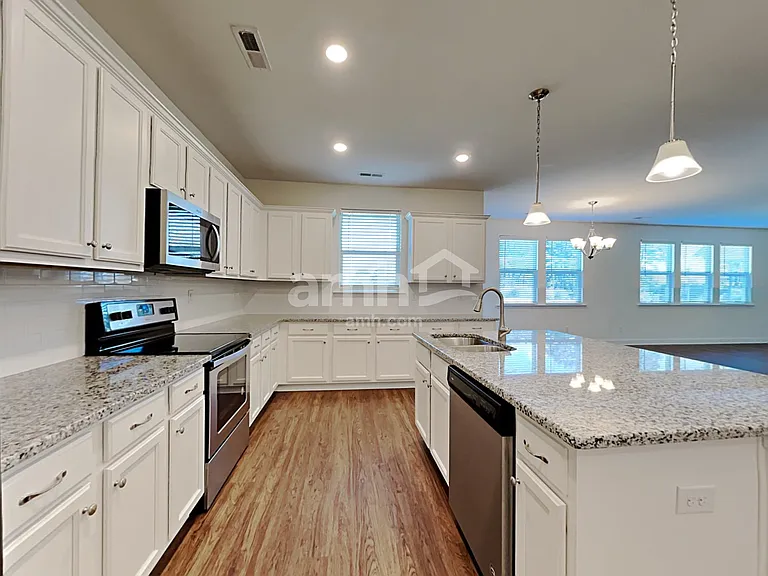111 Samara Ln — Photo 3