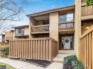 2033 Lakewinds Dr, Reston, VA 20191