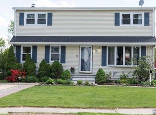 12 Momar Dr, Bergenfield, NJ 07621