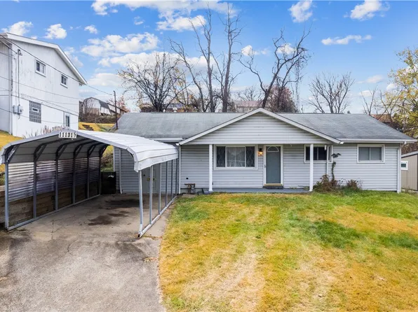 11131 Bluebird Dr, North Huntingdon, PA 15642