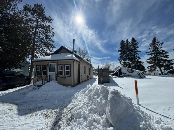 536 16th Ave, Norway, MI 49870