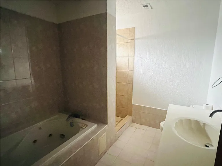 7538 Winkle Wood Ln — Photo 11