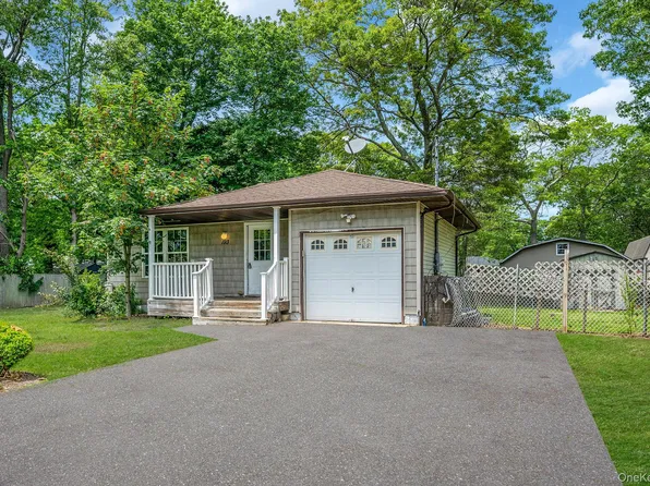 193 Shinnecock Avenue, Mastic, NY 11950