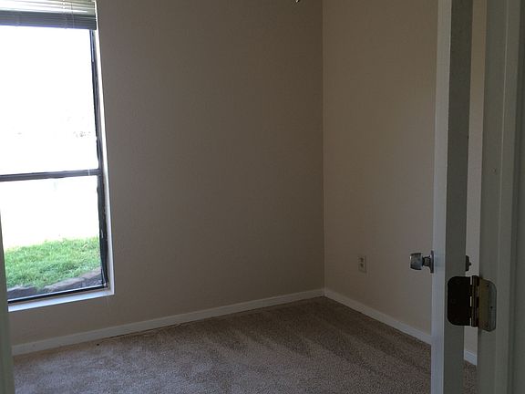 3rd image of 801 Cross Timbers Dr