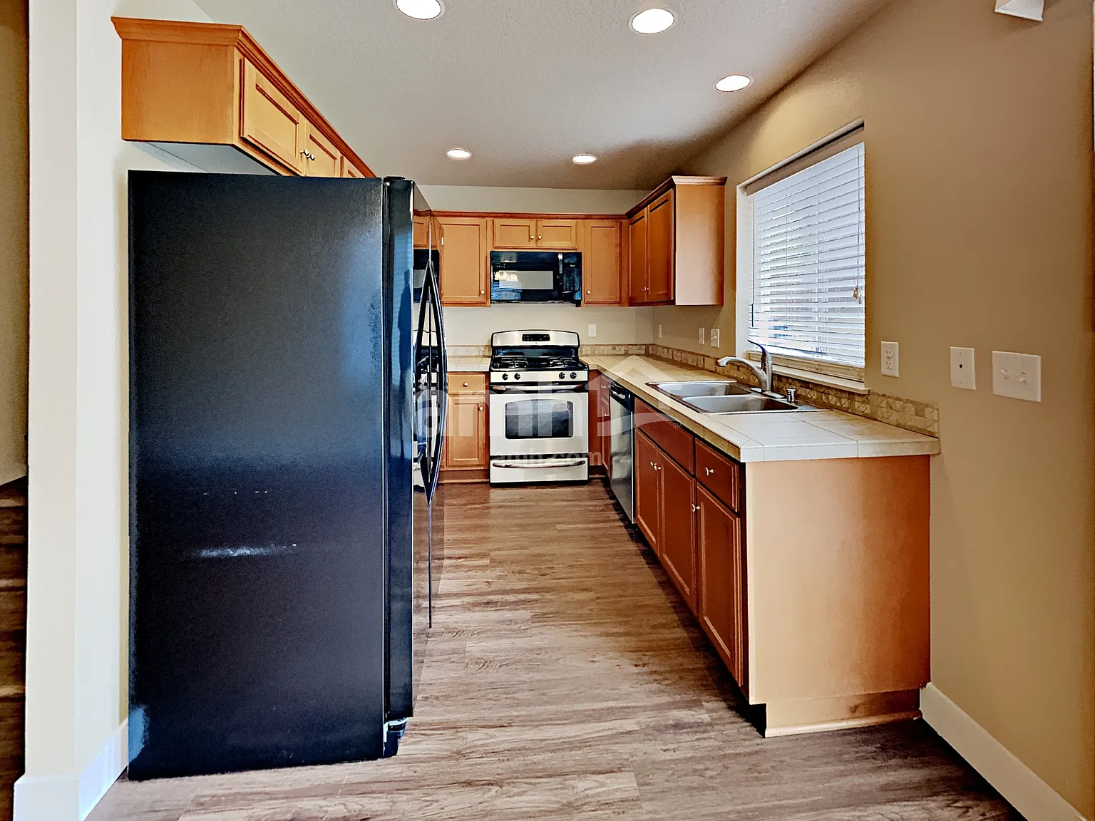3 bed, 2.5 bath, 1612 sqft, $2,750 — Photo 3